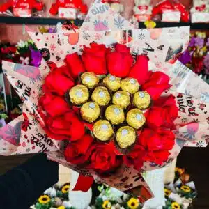 Buquê com 15 rosas + 12 Ferrero Rocher
