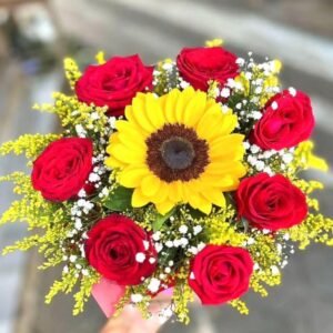 Buquê com7 Rosas e 1 Girassol